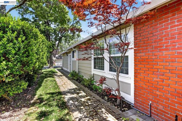 531 Silver Lake Dr, Danville, CA 94526