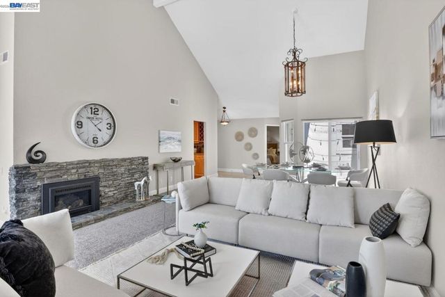 531 Silver Lake Dr, Danville, CA 94526