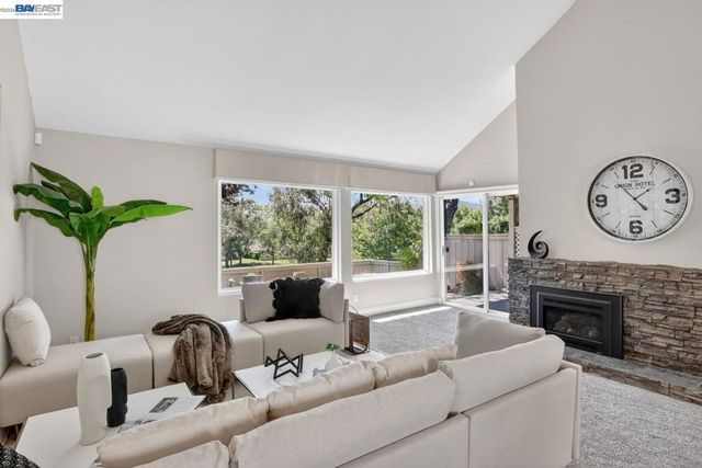 531 Silver Lake Dr, Danville, CA 94526