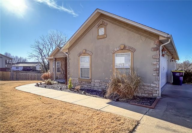 1220 W Holt Avenue, Harrison, AR 72601