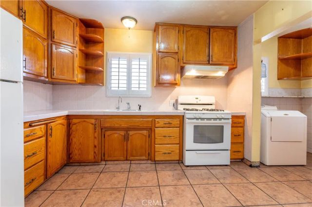 448 Fermoore, San Fernando, CA 91340