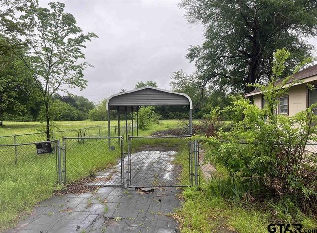 582 E Main St, Van, TX 75790