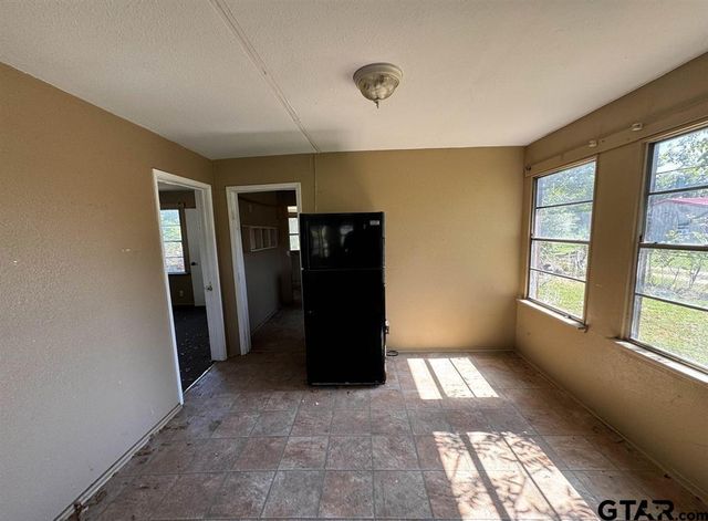 582 E Main St, Van, TX 75790