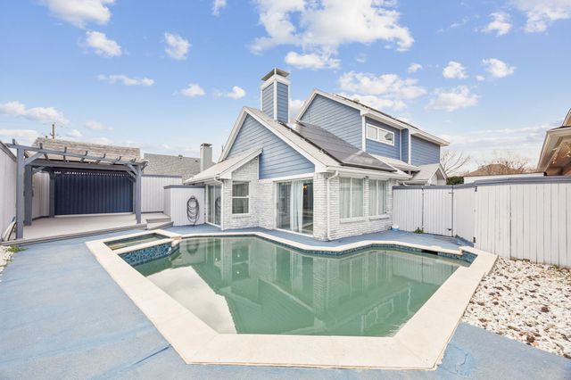 2204 Via Del Plata, Carrollton, TX 75006