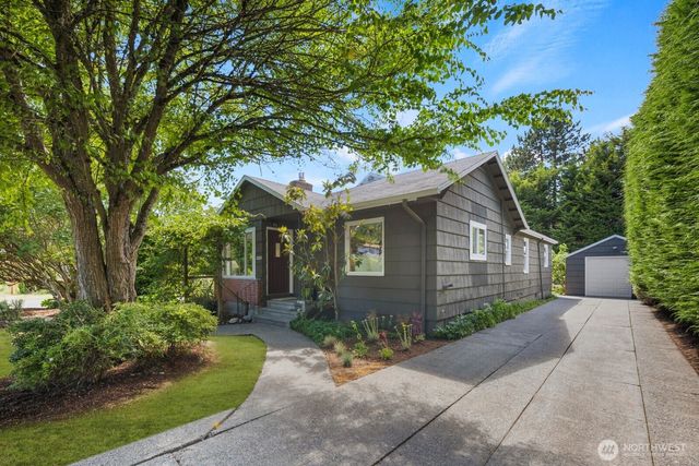 11205 Phinney Avenue N, Seattle, WA 98133