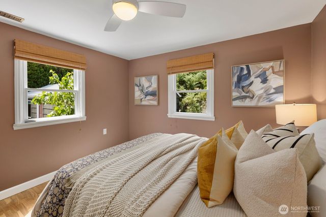 11205 Phinney Avenue N, Seattle, WA 98133