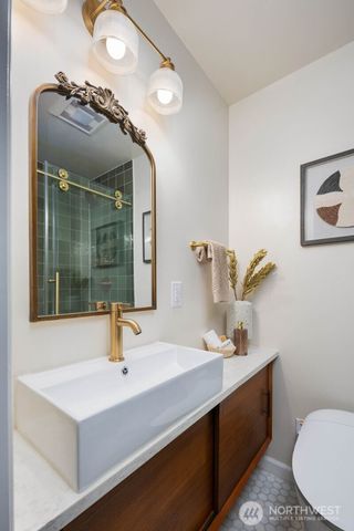 11205 Phinney Avenue N, Seattle, WA 98133