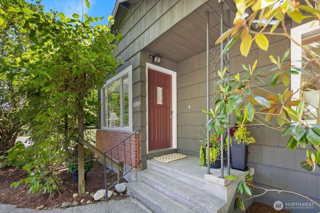 11205 Phinney Avenue N, Seattle, WA 98133
