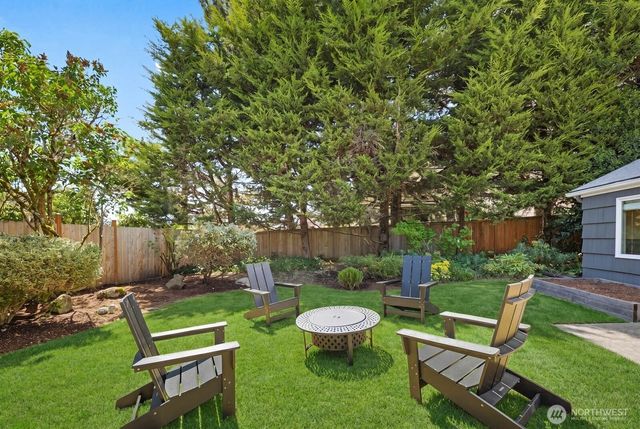 11205 Phinney Avenue N, Seattle, WA 98133