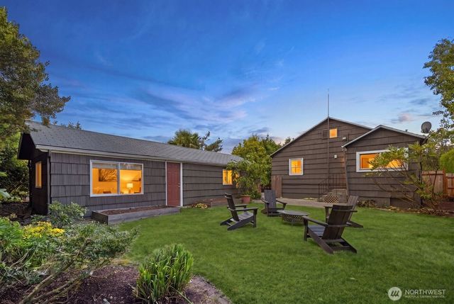 11205 Phinney Avenue N, Seattle, WA 98133