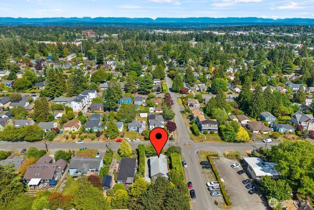 11205 Phinney Avenue N, Seattle, WA 98133