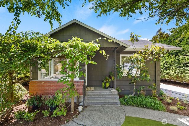 11205 Phinney Avenue N, Seattle, WA 98133