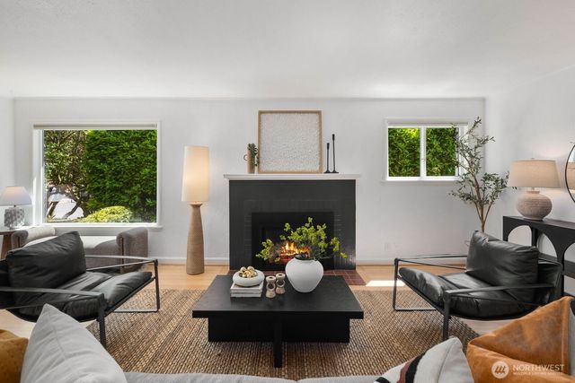11205 Phinney Avenue N, Seattle, WA 98133