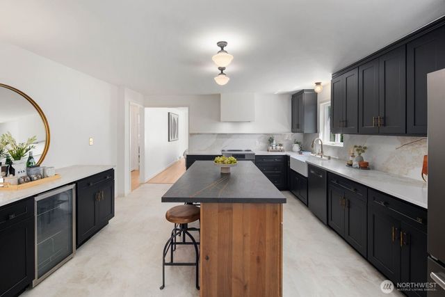 11205 Phinney Avenue N, Seattle, WA 98133
