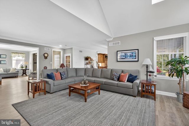 2056 AUTUMN RIDGE RD, Macungie, PA 18062