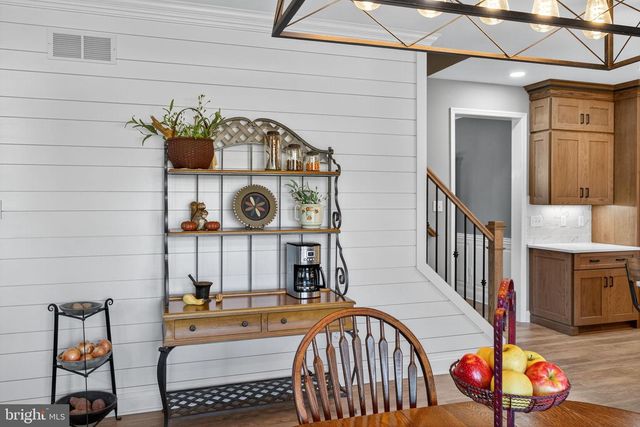 2056 AUTUMN RIDGE RD, Macungie, PA 18062