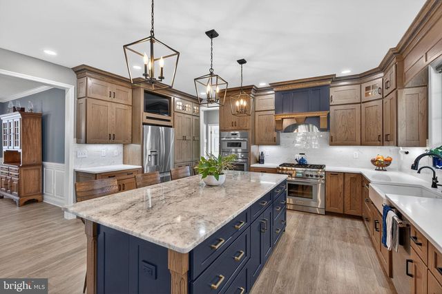 2056 AUTUMN RIDGE RD, Macungie, PA 18062