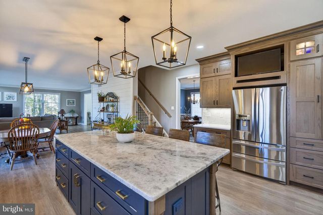 2056 AUTUMN RIDGE RD, Macungie, PA 18062