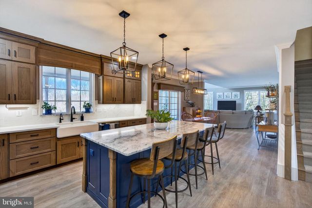 2056 AUTUMN RIDGE RD, Macungie, PA 18062