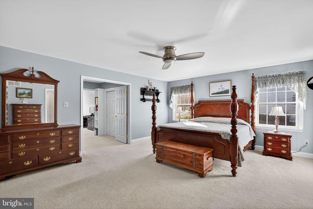 2056 AUTUMN RIDGE RD, Macungie, PA 18062