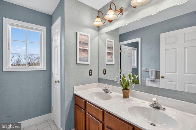 2056 AUTUMN RIDGE RD, Macungie, PA 18062