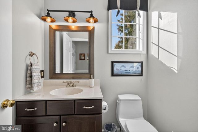 2056 AUTUMN RIDGE RD, Macungie, PA 18062