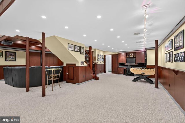 2056 AUTUMN RIDGE RD, Macungie, PA 18062