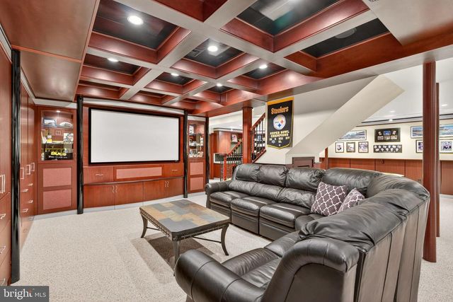 2056 AUTUMN RIDGE RD, Macungie, PA 18062