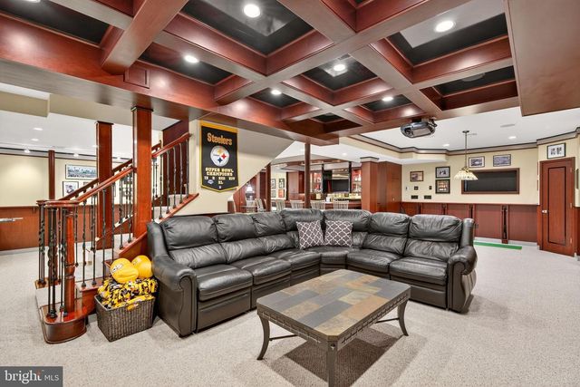 2056 AUTUMN RIDGE RD, Macungie, PA 18062