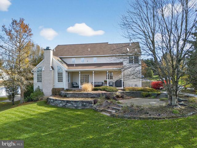 2056 AUTUMN RIDGE RD, Macungie, PA 18062