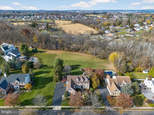 2056 AUTUMN RIDGE RD, Macungie, PA 18062
