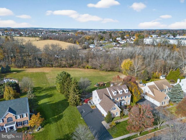 2056 AUTUMN RIDGE RD, Macungie, PA 18062