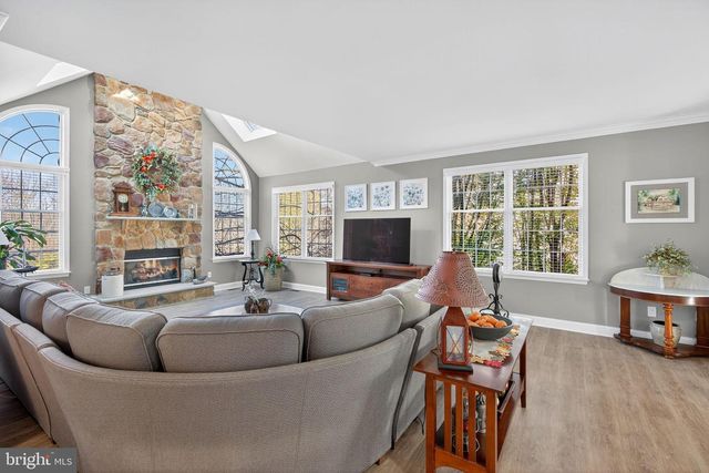 2056 AUTUMN RIDGE RD, Macungie, PA 18062