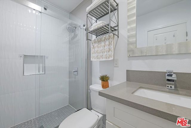 3447 9th Avenue, Los Angeles, CA 90018