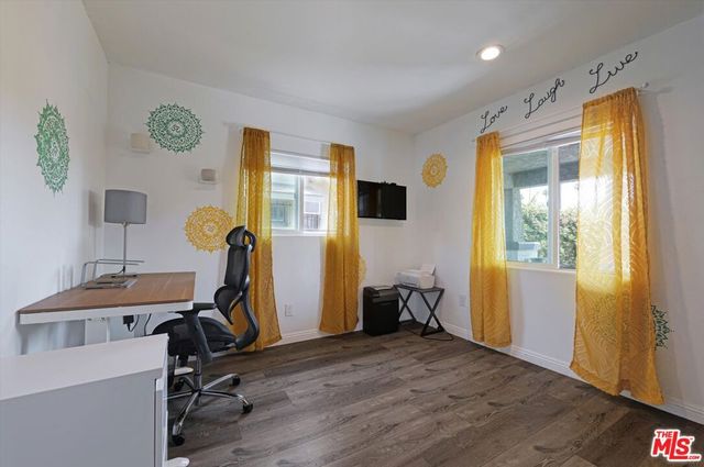 3447 9th Avenue, Los Angeles, CA 90018