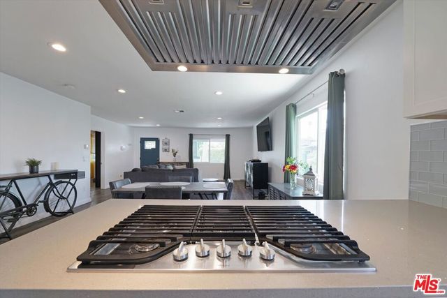 3447 9th Avenue, Los Angeles, CA 90018