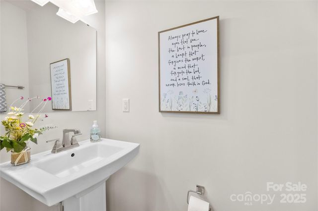 3748 Ellington Street, Charlotte, NC 28211