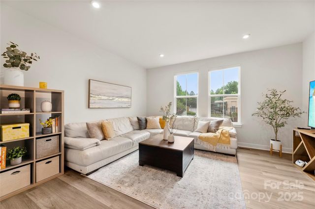 3748 Ellington Street, Charlotte, NC 28211