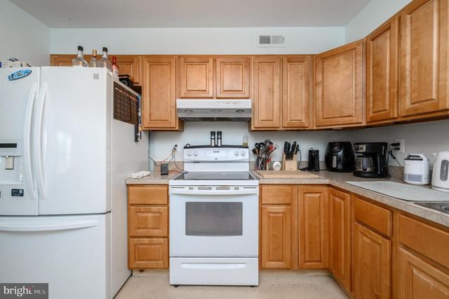 127 CHAUCER RD, Mount Laurel, NJ 08054