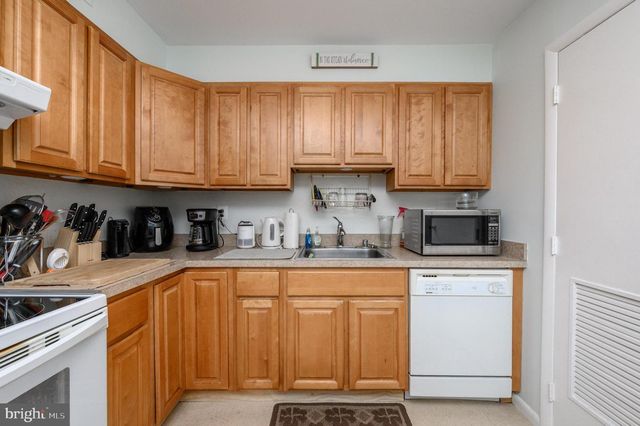 127 CHAUCER RD, Mount Laurel, NJ 08054