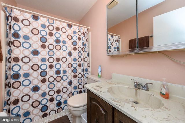127 CHAUCER RD, Mount Laurel, NJ 08054