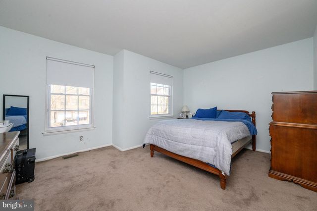 127 CHAUCER RD, Mount Laurel, NJ 08054