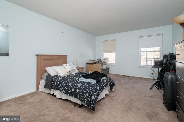 127 CHAUCER RD, Mount Laurel, NJ 08054