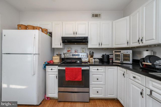 127 CHAUCER RD, Mount Laurel, NJ 08054