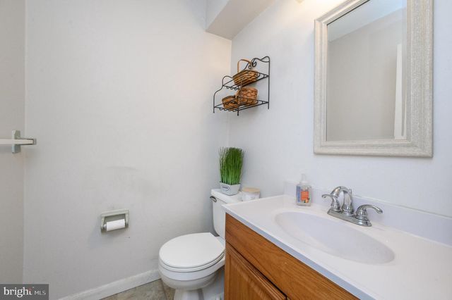 127 CHAUCER RD, Mount Laurel, NJ 08054