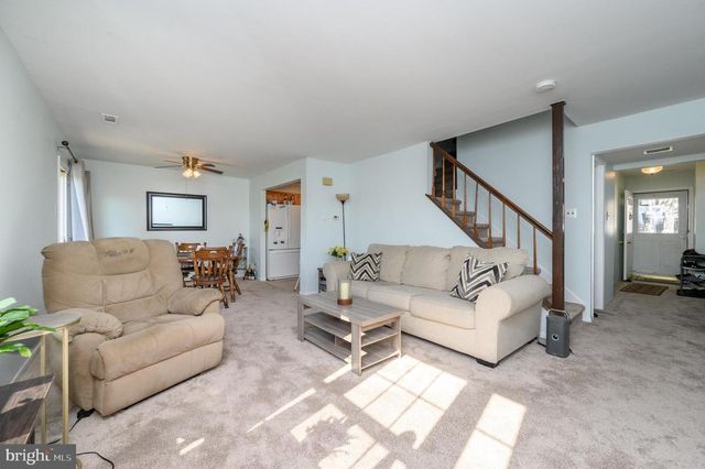 127 CHAUCER RD, Mount Laurel, NJ 08054