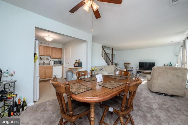 127 CHAUCER RD, Mount Laurel, NJ 08054