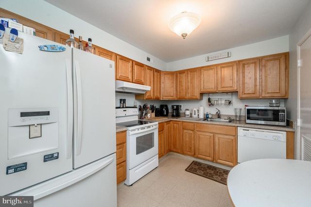 127 CHAUCER RD, Mount Laurel, NJ 08054