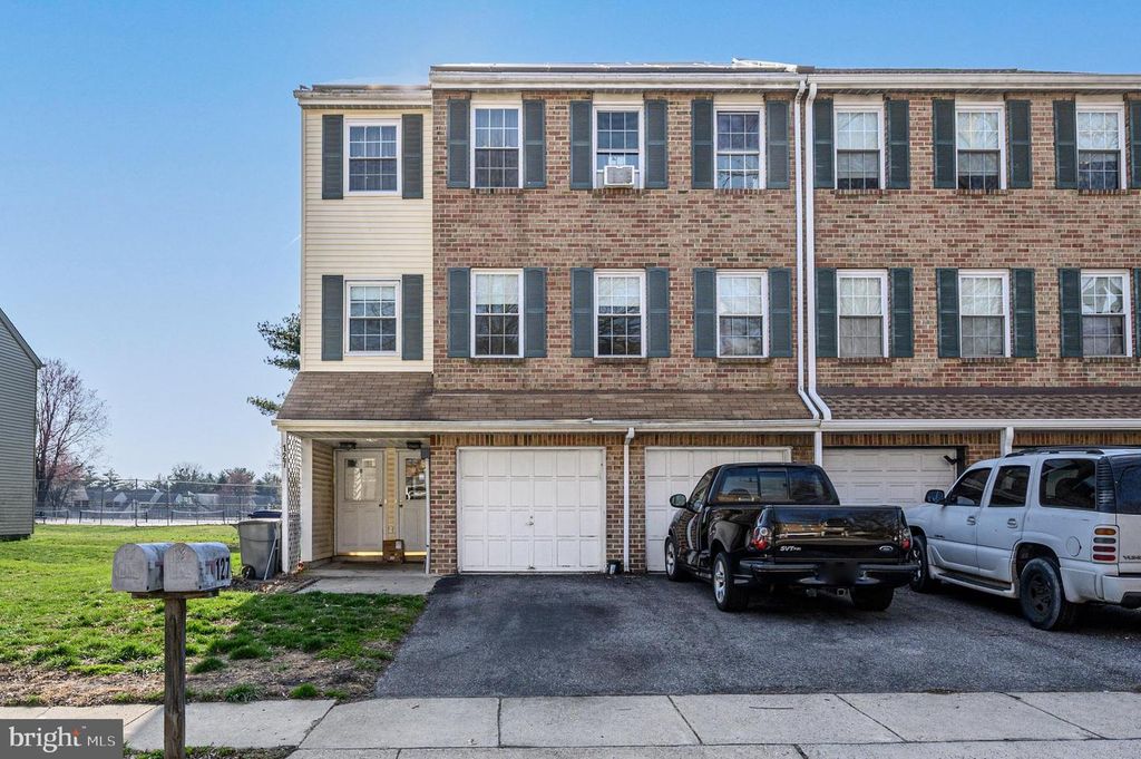127 CHAUCER RD, Mount Laurel, NJ 08054