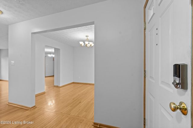 6634 Calm River Way, Louisville, KY 40299